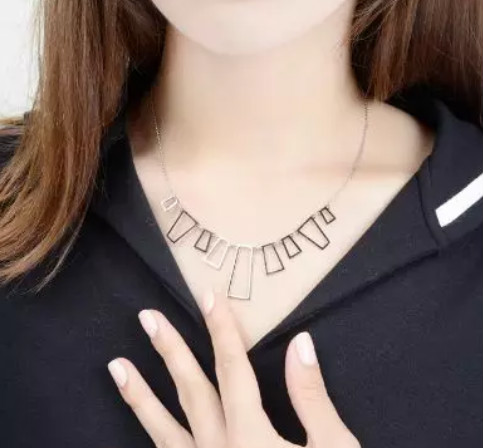 iGLORY告訴你：其實(shí)女明星也不是天天都佩戴什么天價(jià)首飾啦！