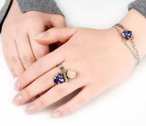 iGLORY告訴你：其實(shí)女明星也不是天天都佩戴什么天價(jià)首飾啦！