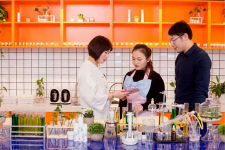 圣誕節(jié)，來NEWNEW智能光電美膚館給心愛的人驚喜吧