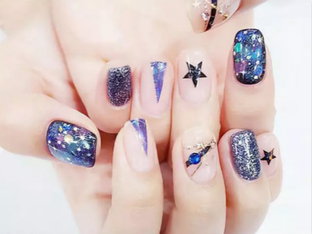 奔赴跨年趴，你需要TOK美甲來撐場面 