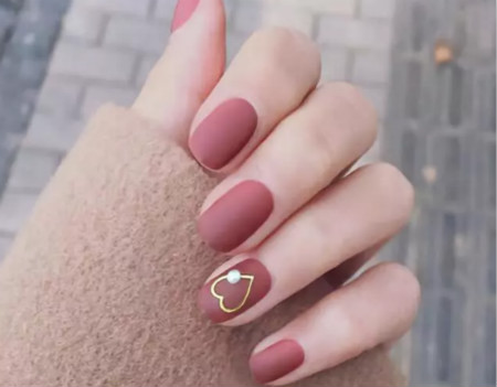 奔赴跨年趴，你需要TOK美甲來撐場面 