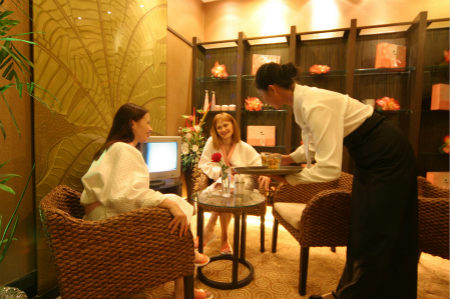 美容加盟店現(xiàn)狀怎么樣？現(xiàn)在開美容院能賺錢嗎？