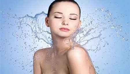 還在靠敷面膜補(bǔ)水？那你的皮膚肯定出問(wèn)題！