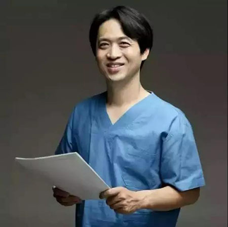 她只是做了個(gè)黃金V雕，3年后結(jié)果震驚了所有人！