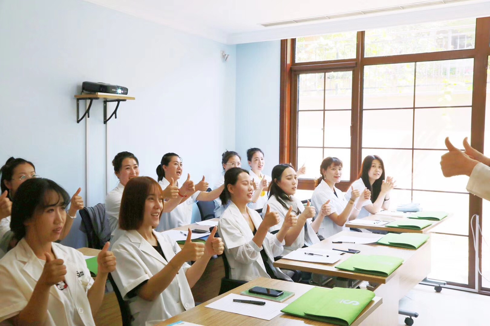 穿越重重迷霧，挺住就意味著一切！美業(yè)如何破局自救？