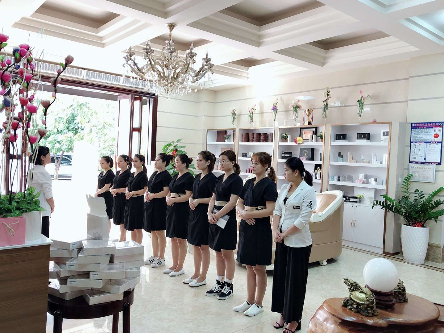 美業(yè)管理 | 美容店業(yè)績(jī)上不去？缺的是客戶還是策略?