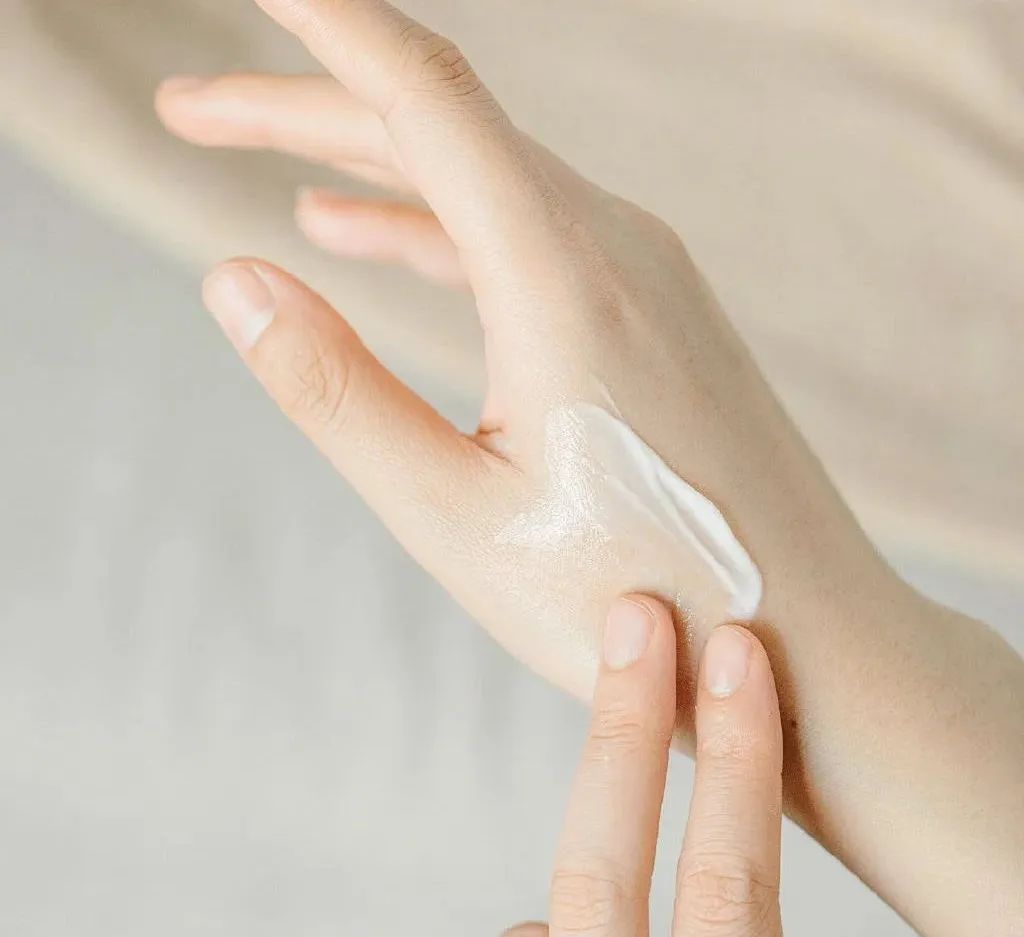 春季肌膚敏感、干燥、緊繃.......如何自救？快戳→